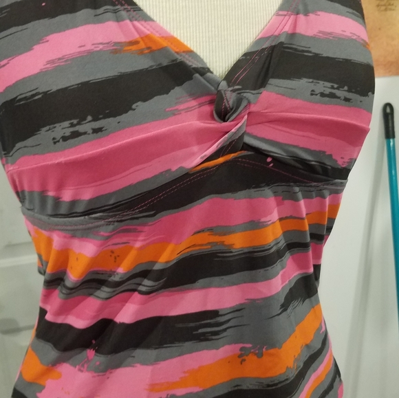 Converse swim top- size medium - Picture 13 of 13